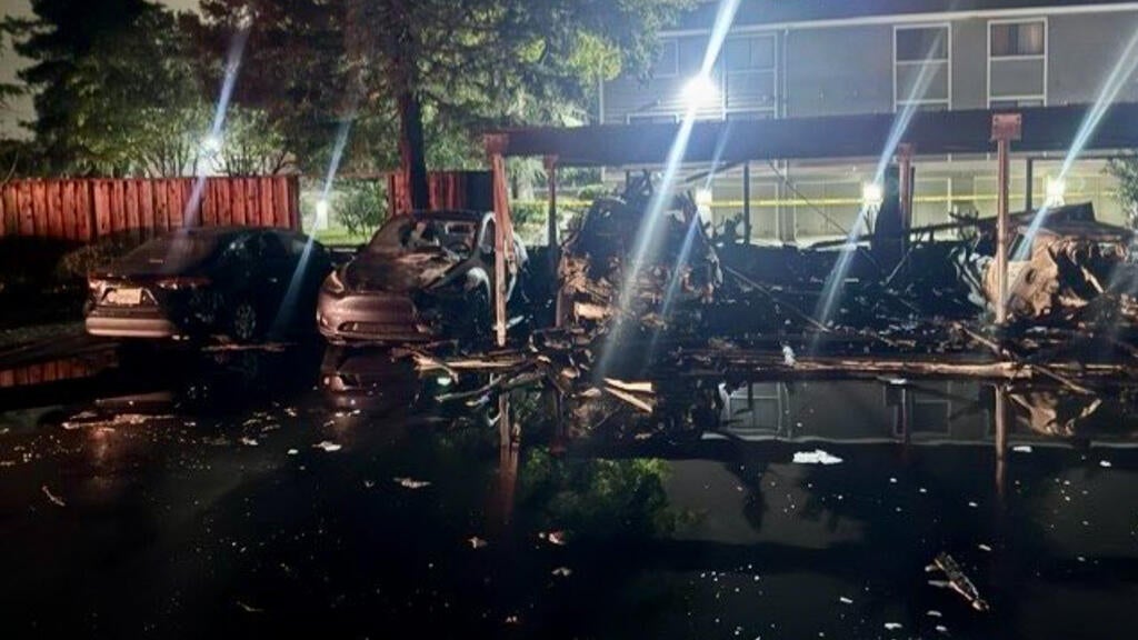 Overnight fire at San Jose housing complex damages more than 20 vehicles, carport — CBS Bay Area (KPIX), Saratoga Community news