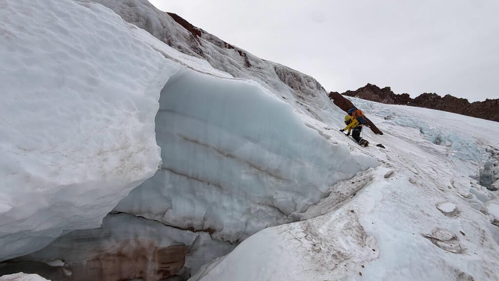 Florida man injured climbing California's Mount Shasta rescued after 2 nights in freezing temps — CBS Bay Area (KPIX), Saratoga Health news