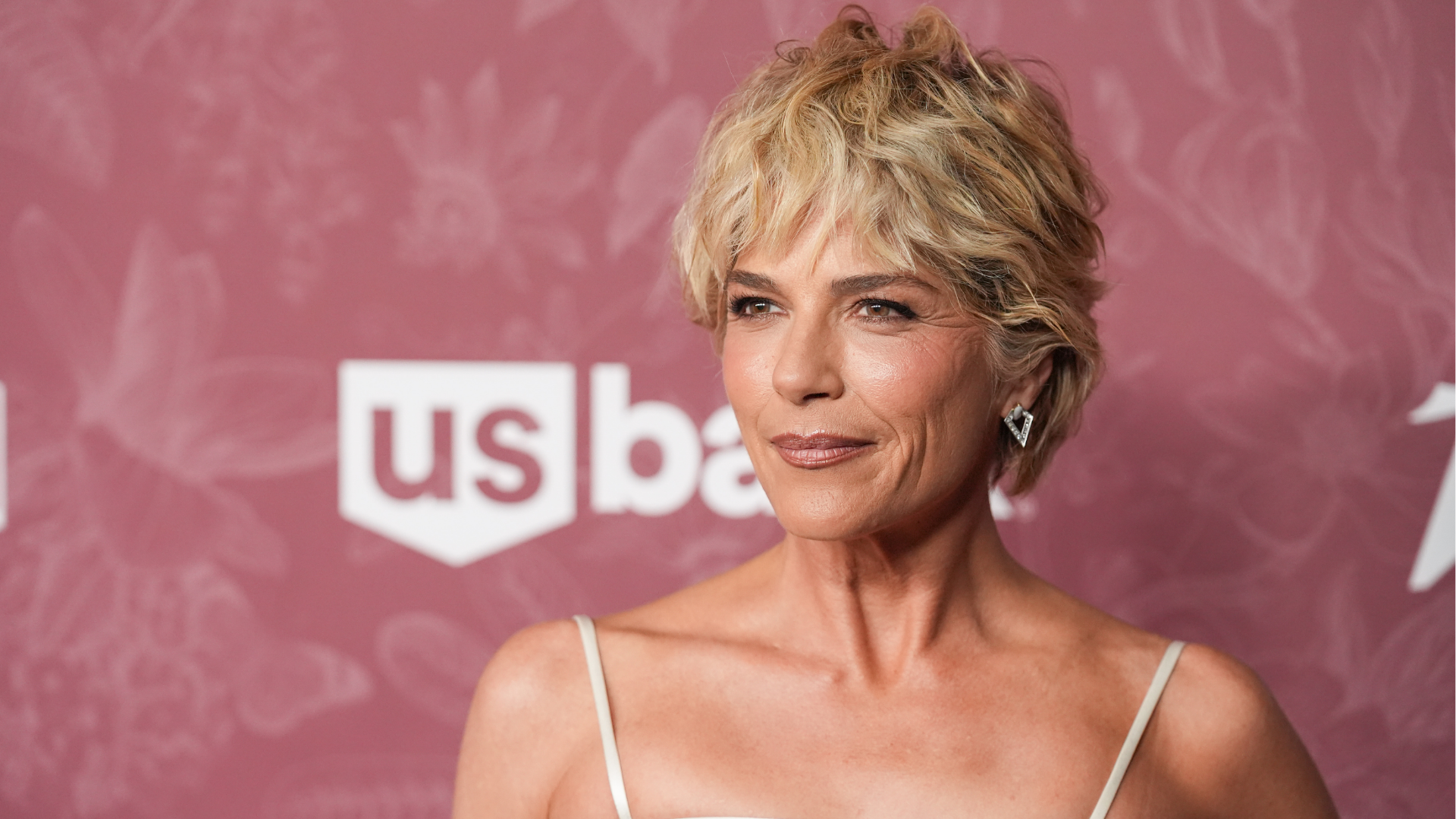 Selma Blair arrested after alleged altercation on Delta flight
โ ABC 7 Bay Area, Saratoga Community news
