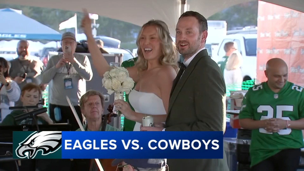 Chicago couple Lindsey Carl, Brandon Byrd get married at Philadelphia Eagles tailgate before MNF
       — Saratoga Community news