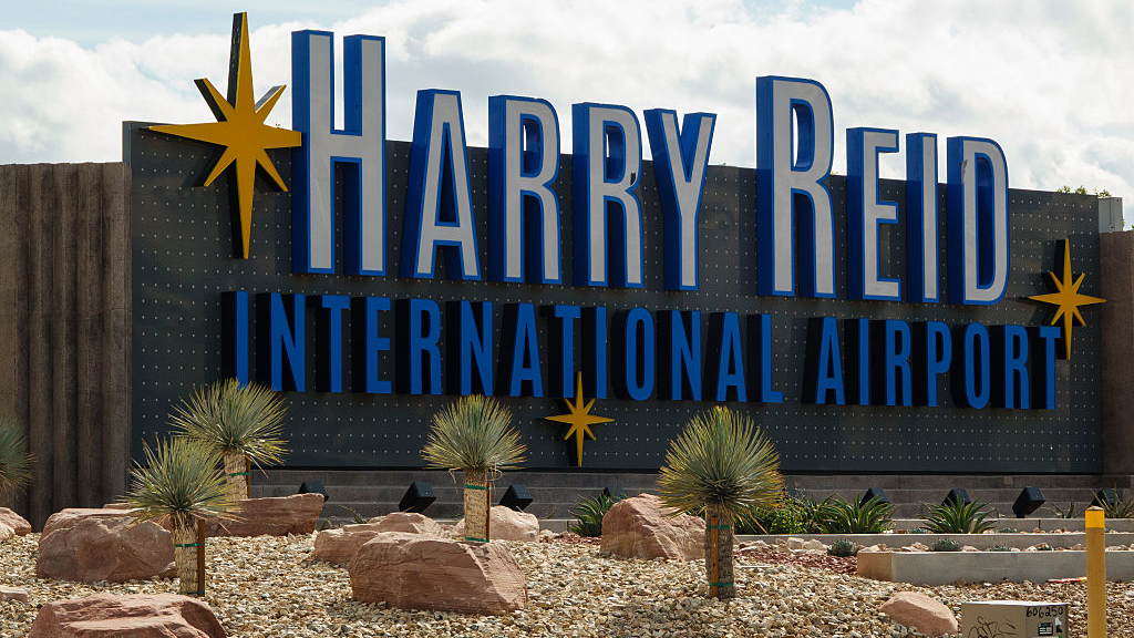 Private jet runs off Vegas runway and crashes into airport fence — KTVU FOX 2 Bay Area, Saratoga Community news